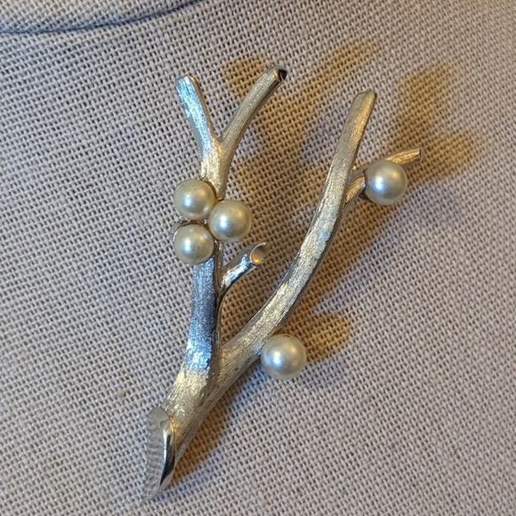 Trifari Signed (Crown Over 'T') Silver Tone Faux Pearl Branch Brooch Rare Find - Picture 1 of 6